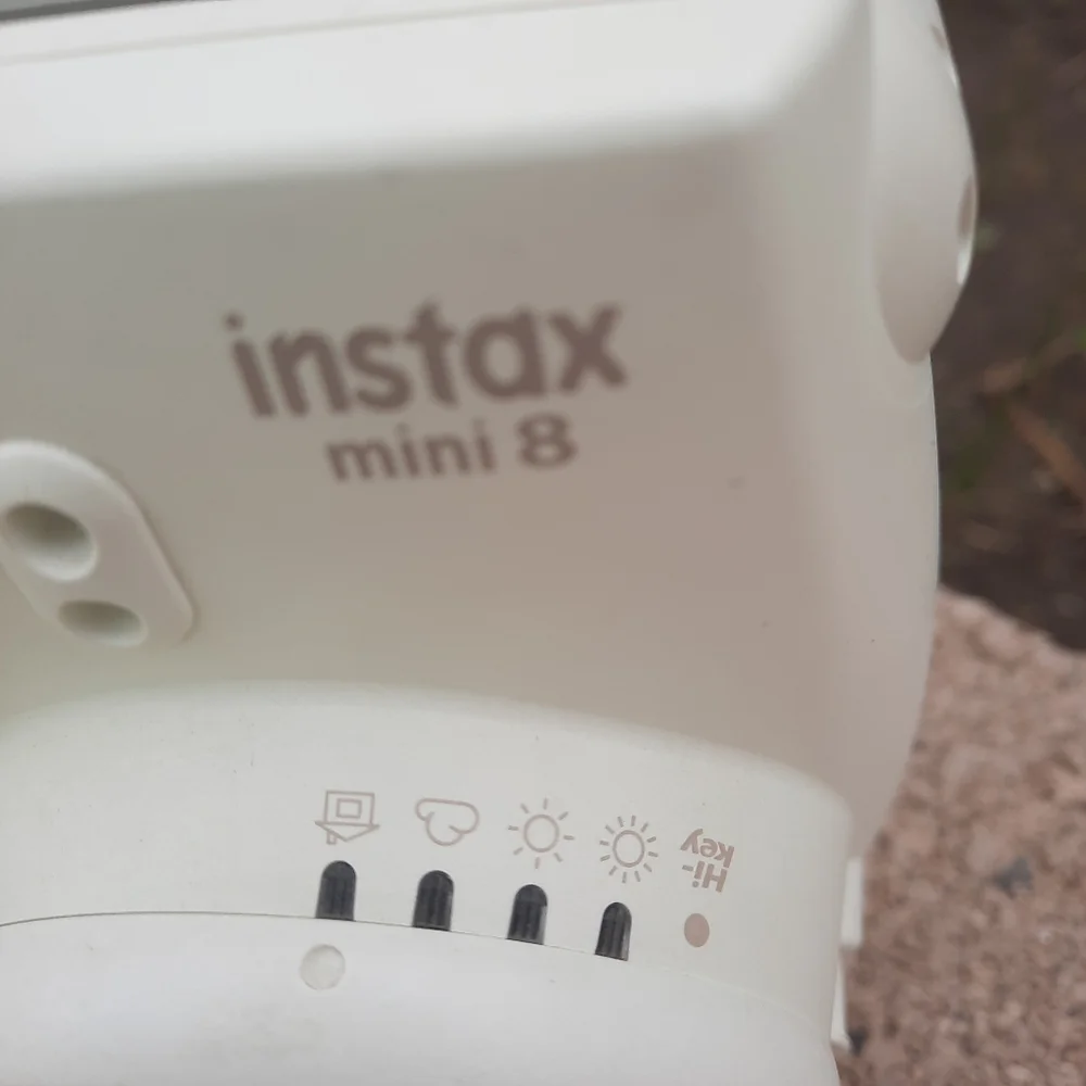 Fujifilm Instax Mini 8 Instant Camera White Turns On Not Working Parts ONLY!!!